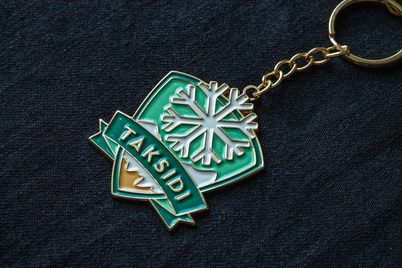 Schlüsselanhänger aus Metall mit Logo — Pins Republic