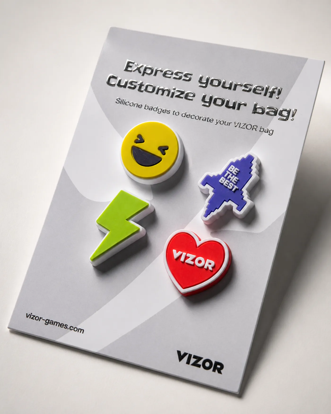 Charm-Set „VIZOR” — Trägerkarte mit Logo